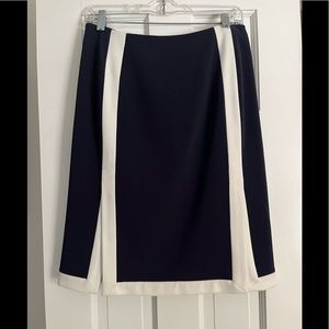 Worth Navy Slim Skirt w/ White Piping and 2 Front Slits!  Excellent Condition ❤️